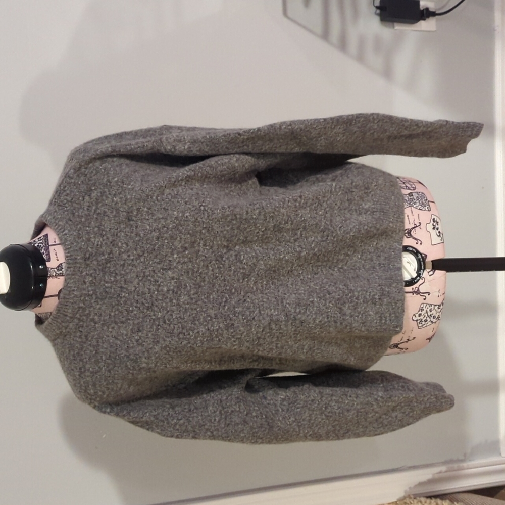 Gray H&M small sweater